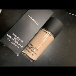 MAC studio fix fluid nc10
